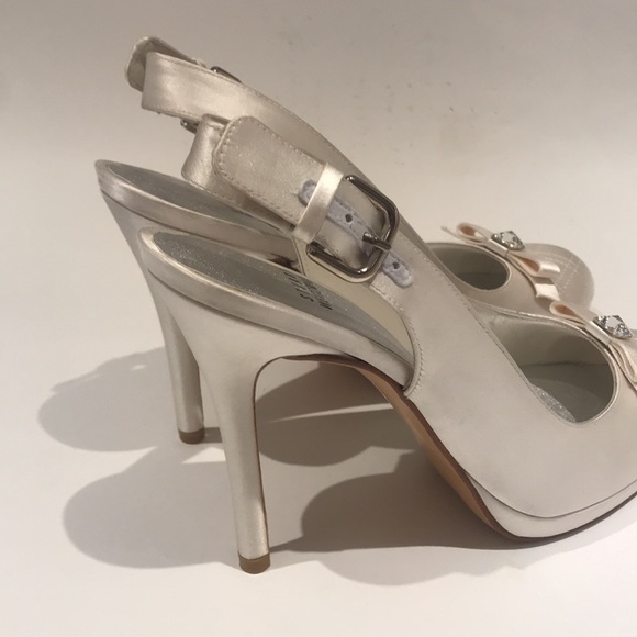 Stuart Weizmann satin heels - Picture 3 of 6